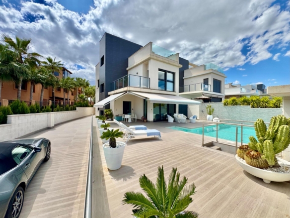 Villa for sale in San Miguel de Salinas