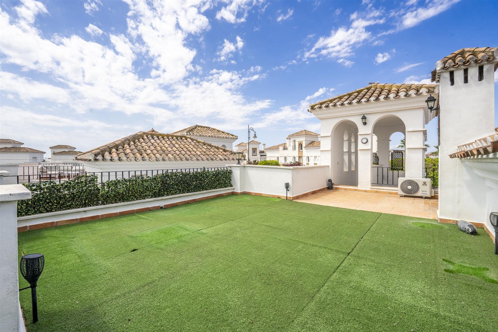 1FuIE7u3g0-DnzvacvIXCg Villa in La Torre Golf Resort,