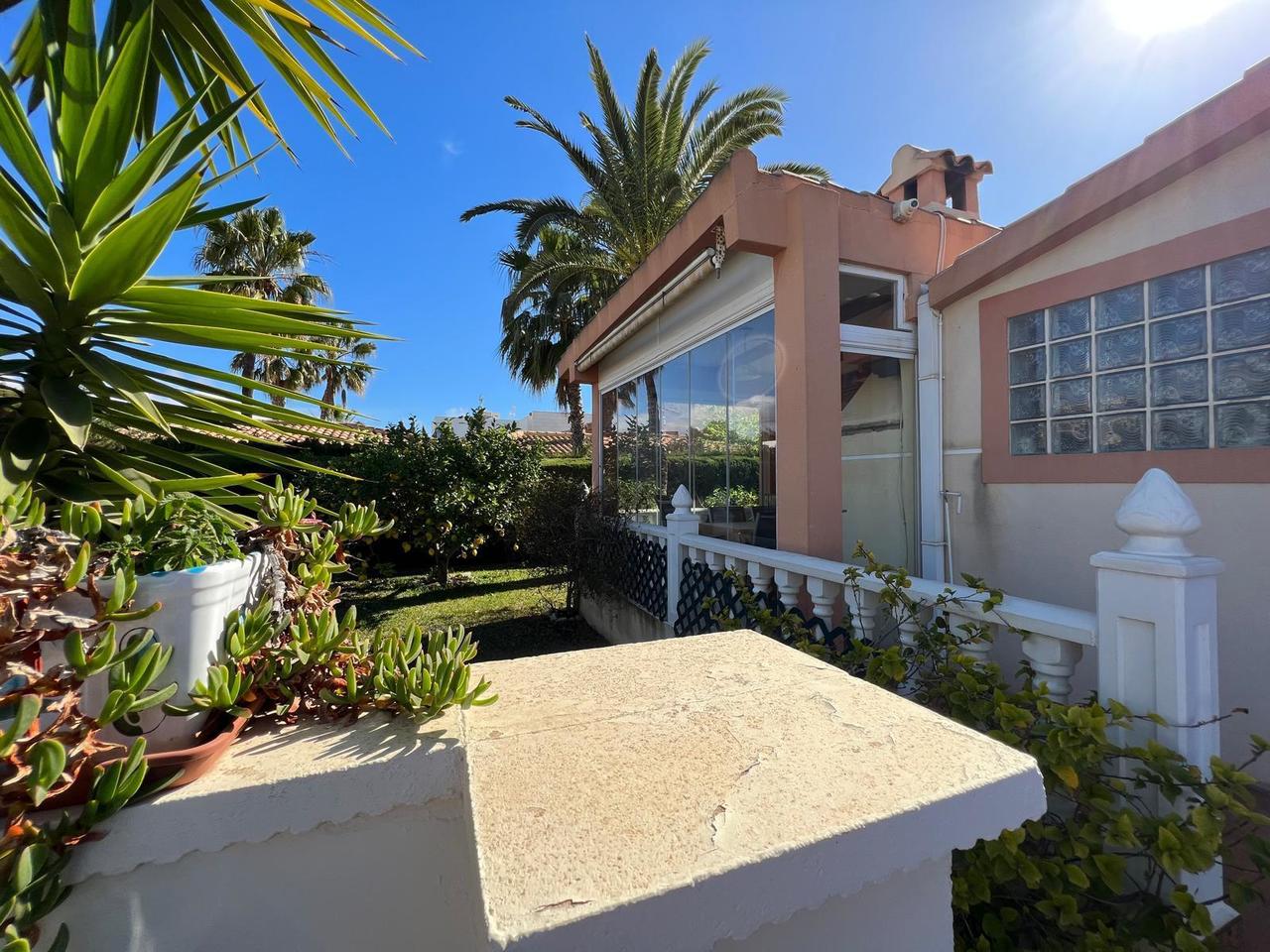 1f78aceba2f3d9c5e7be_xlarge Villa in Cabo Roig, Alicante