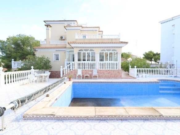 Villa for sale in Orihuela Costa