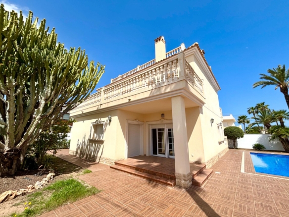 Villa for sale in Cabo Roig