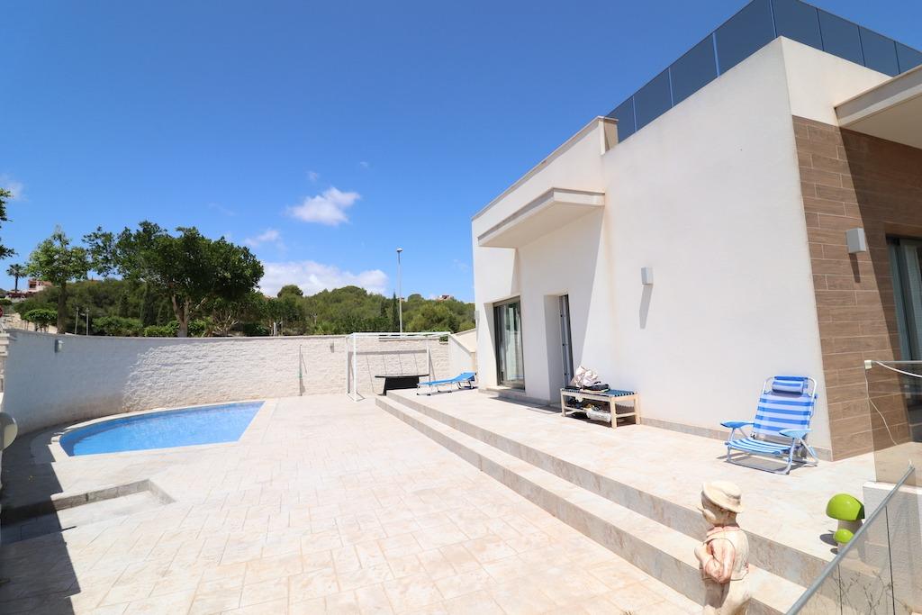 2-24 Villa in San Miguel de Salinas, Alicante