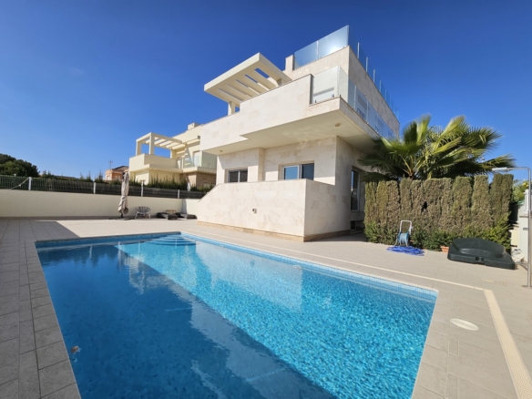 Villa for sale in La Zenia