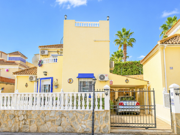 Villa for sale in Villamartin