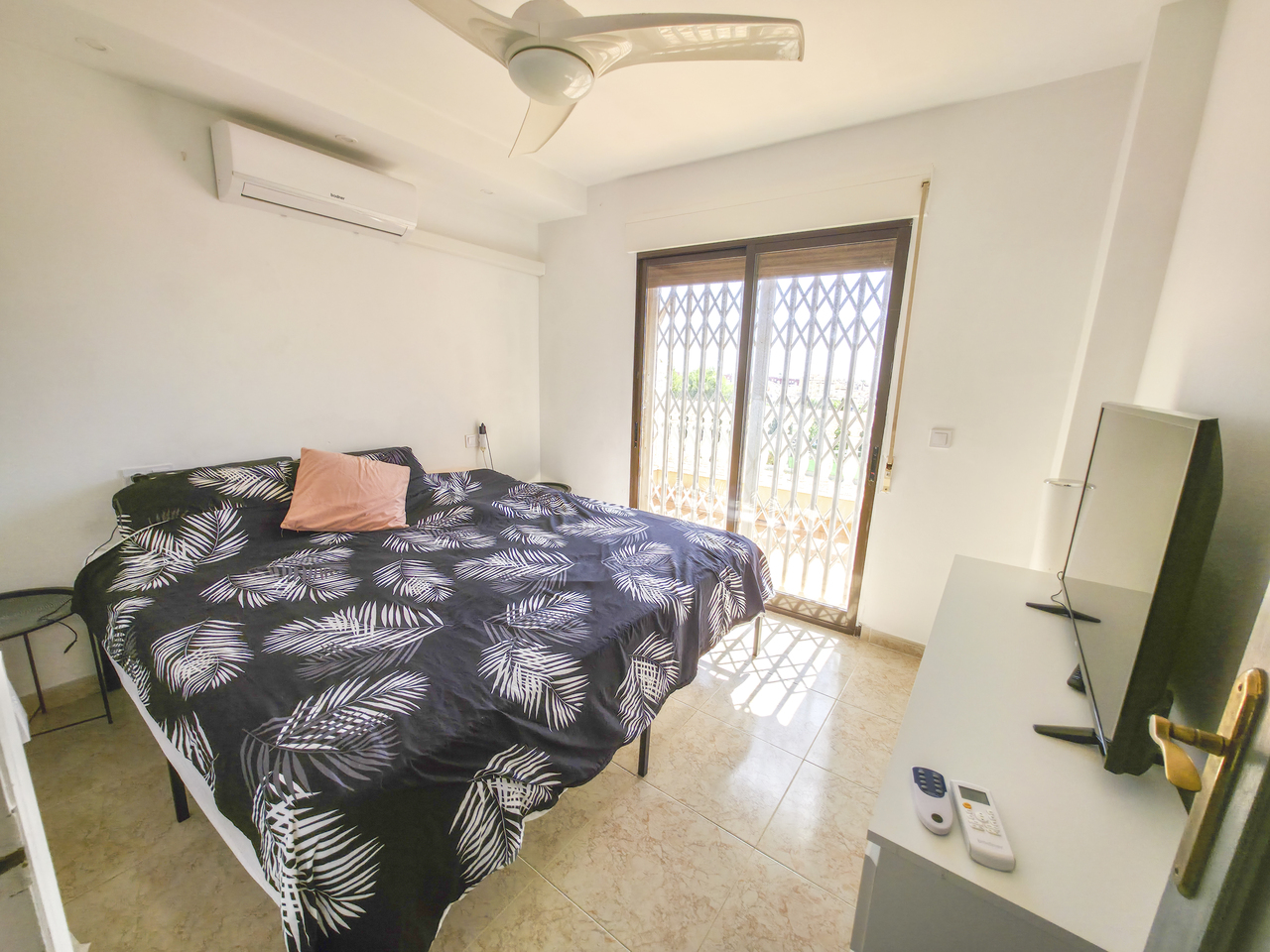 26238-villa-for-sale-in-villamartin-67183197-large Villa in Villamartin, Alicante
