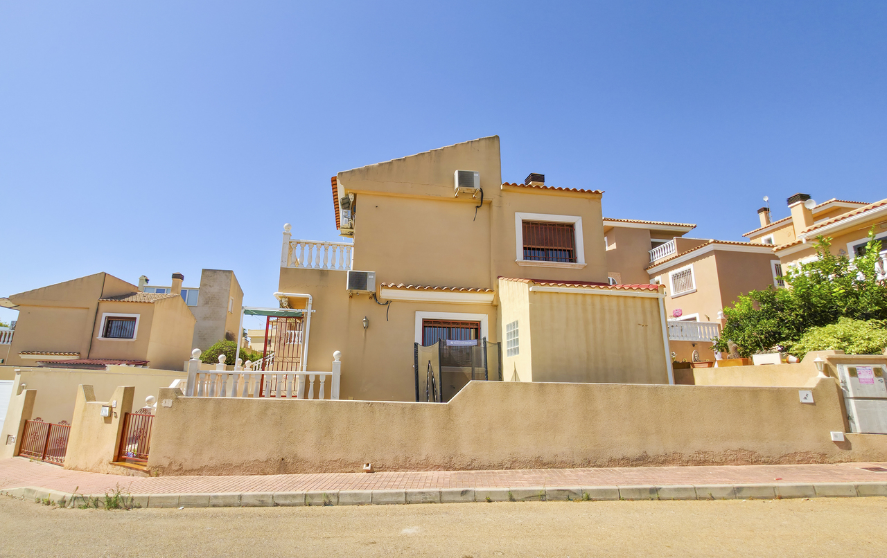 26238-villa-for-sale-in-villamartin-67183212-large Villa in Villamartin, Alicante