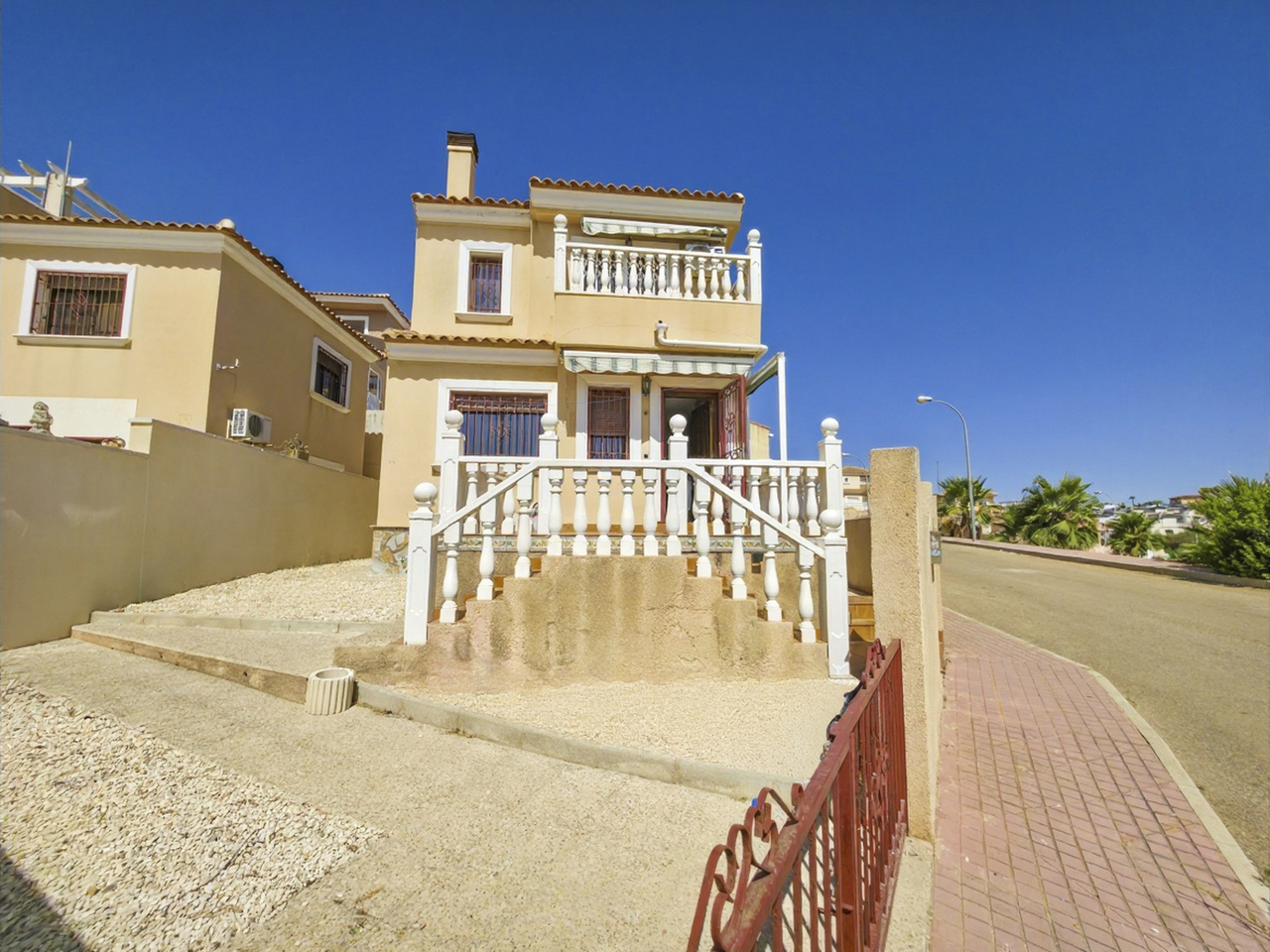 26238-villa-for-sale-in-villamartin-67183213-large Villa in Villamartin, Alicante