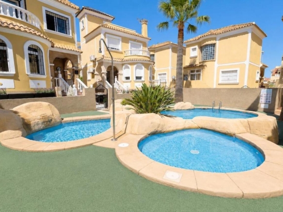 Villa for sale in Villamartin