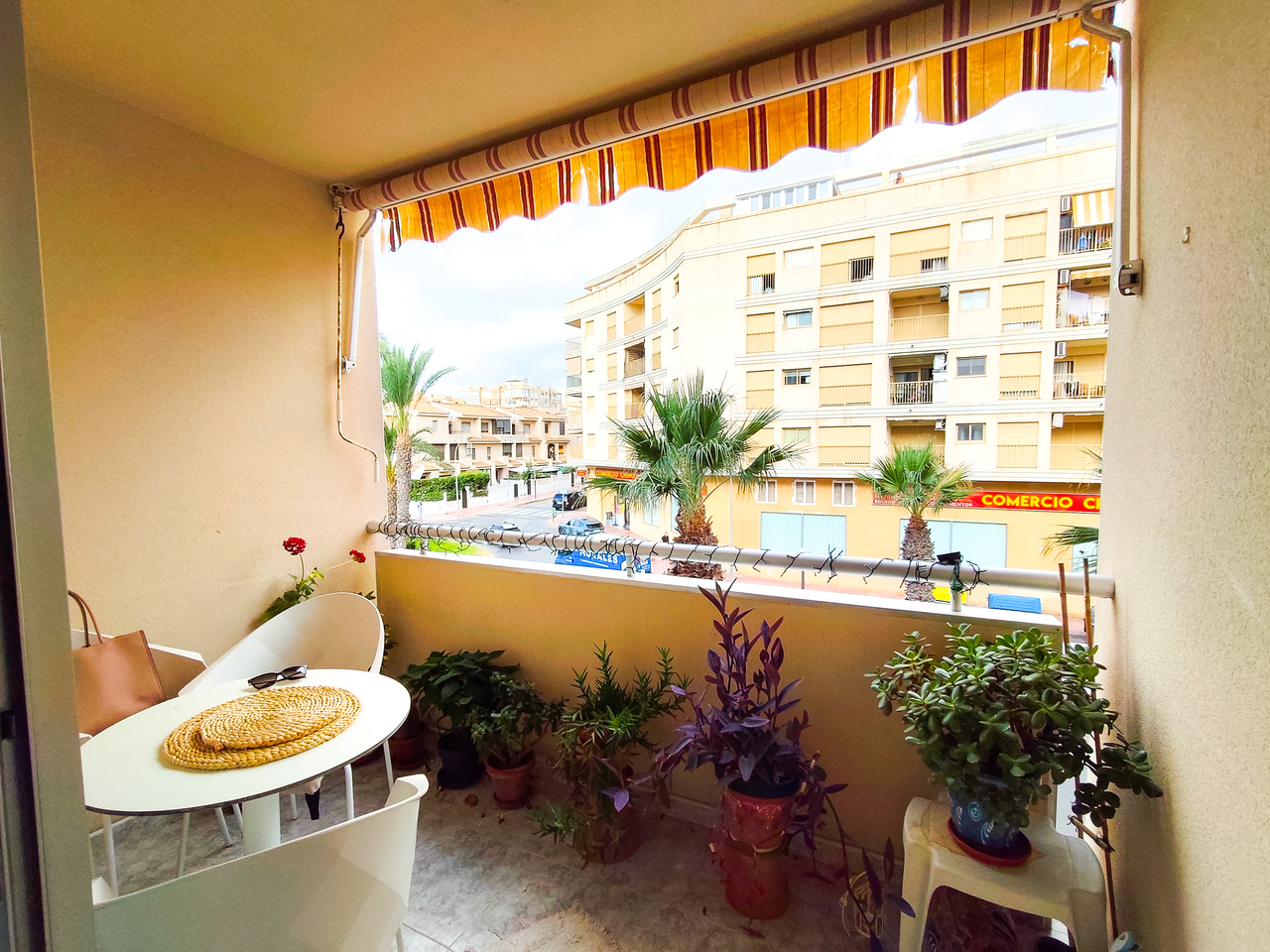 2_bedroom_beachside_apartment_in_guardamar_del_segura14_xlarge Apartment in Guardamar del Segura, Alicante