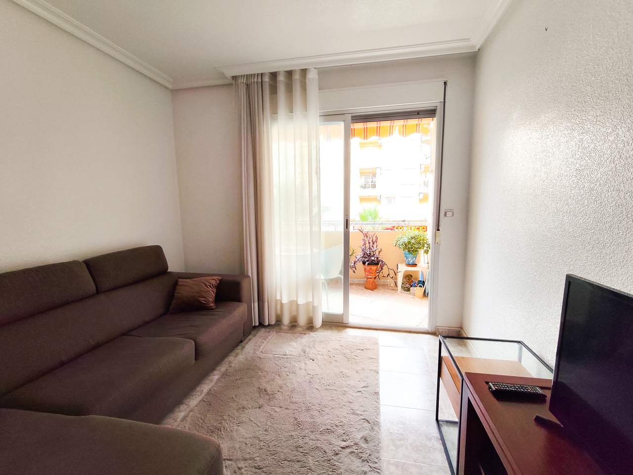 2_bedroom_beachside_apartment_in_guardamar_del_segura1_xlarge Apartment in Guardamar del Segura, Alicante