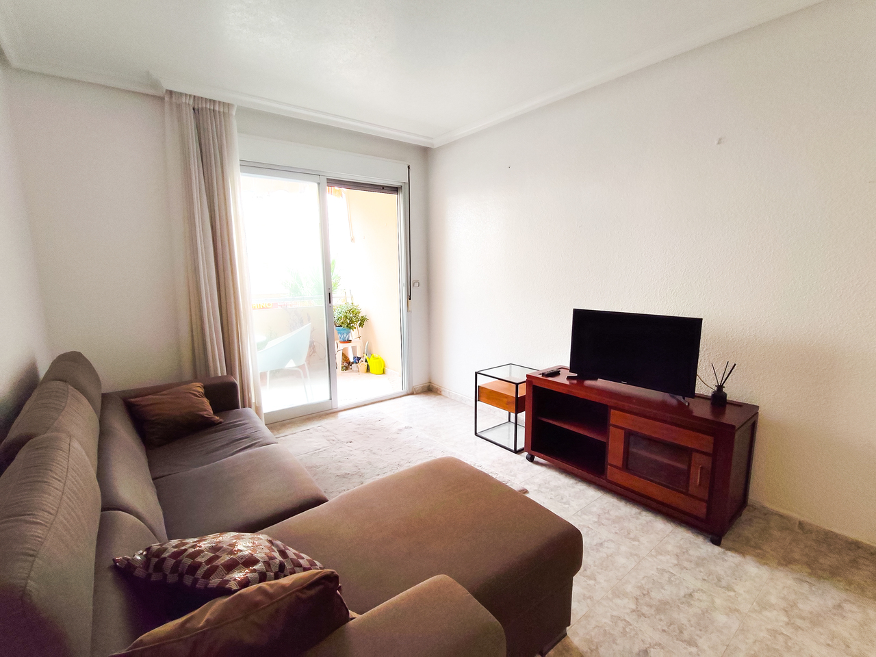 2_bedroom_beachside_apartment_in_guardamar_del_segura23_xlarge Apartment in Guardamar del Segura, Alicante