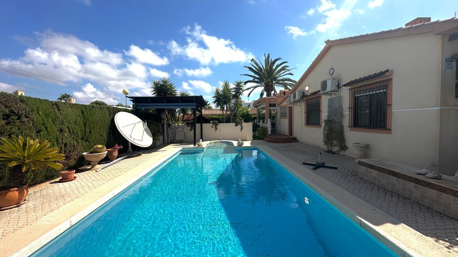 3-11 Villa in Cabo Roig, Alicante