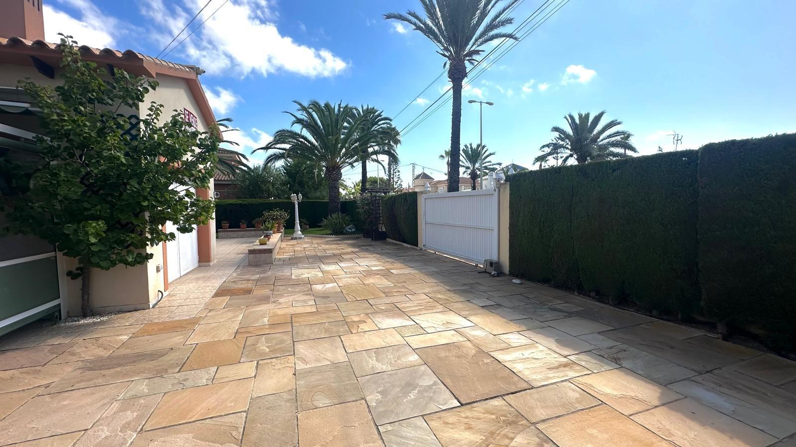 3-20 Villa in Cabo Roig, Alicante