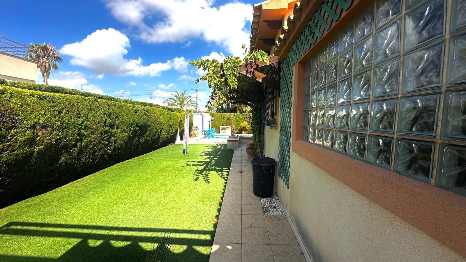 3-24 Villa in Cabo Roig, Alicante