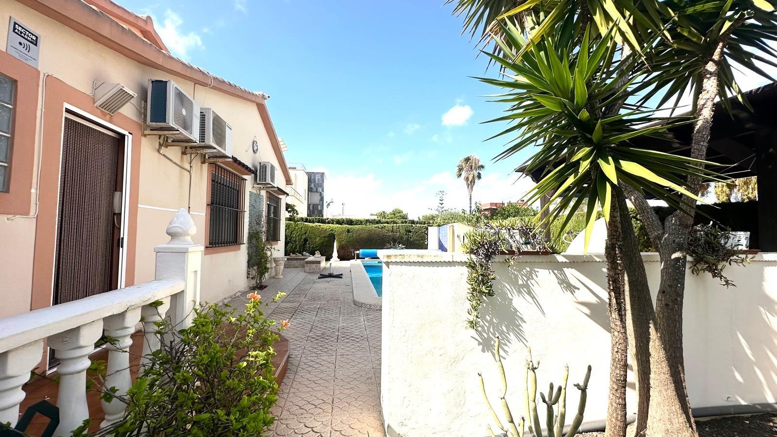 3-25 Villa in Cabo Roig, Alicante