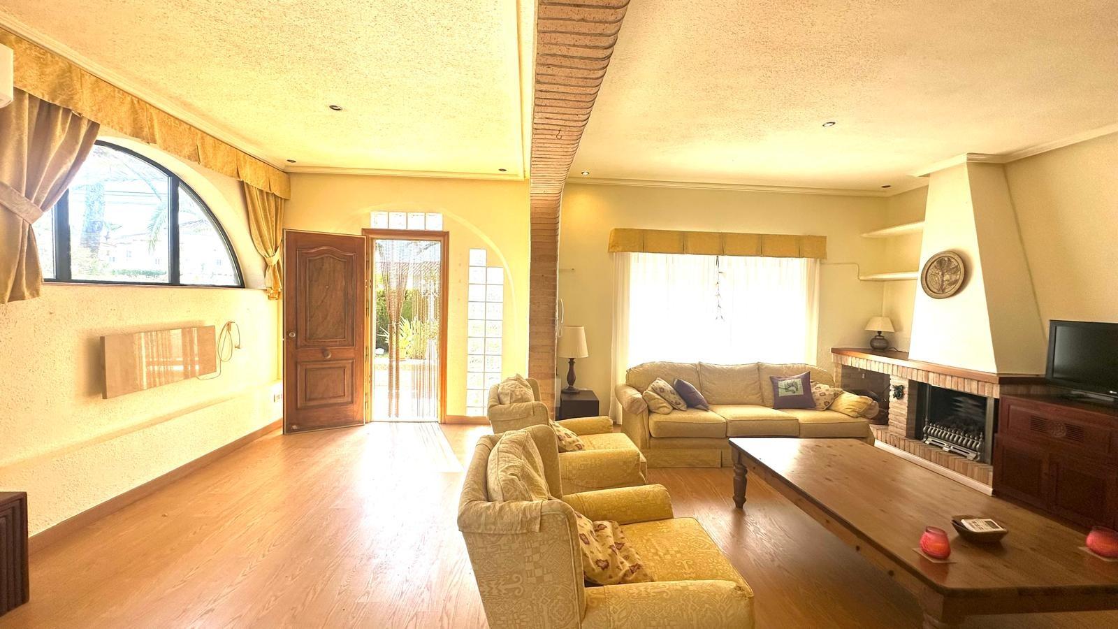 3-38 Villa in Cabo Roig, Alicante