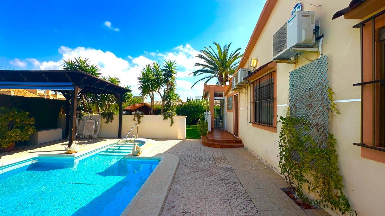 3-8 Villa in Cabo Roig, Alicante