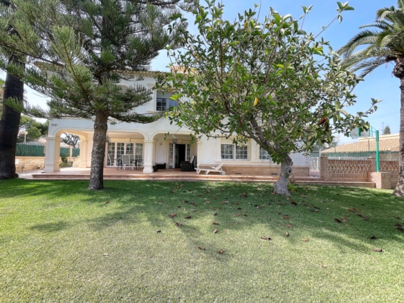 Villa for sale in Orihuela Costa