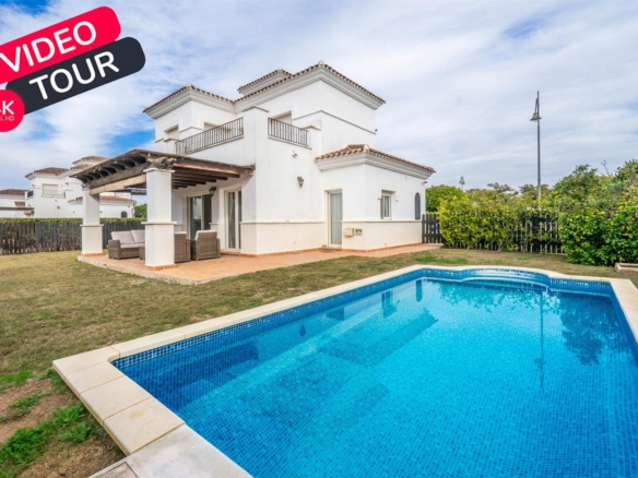 Villa for sale in La Torre Golf Resort