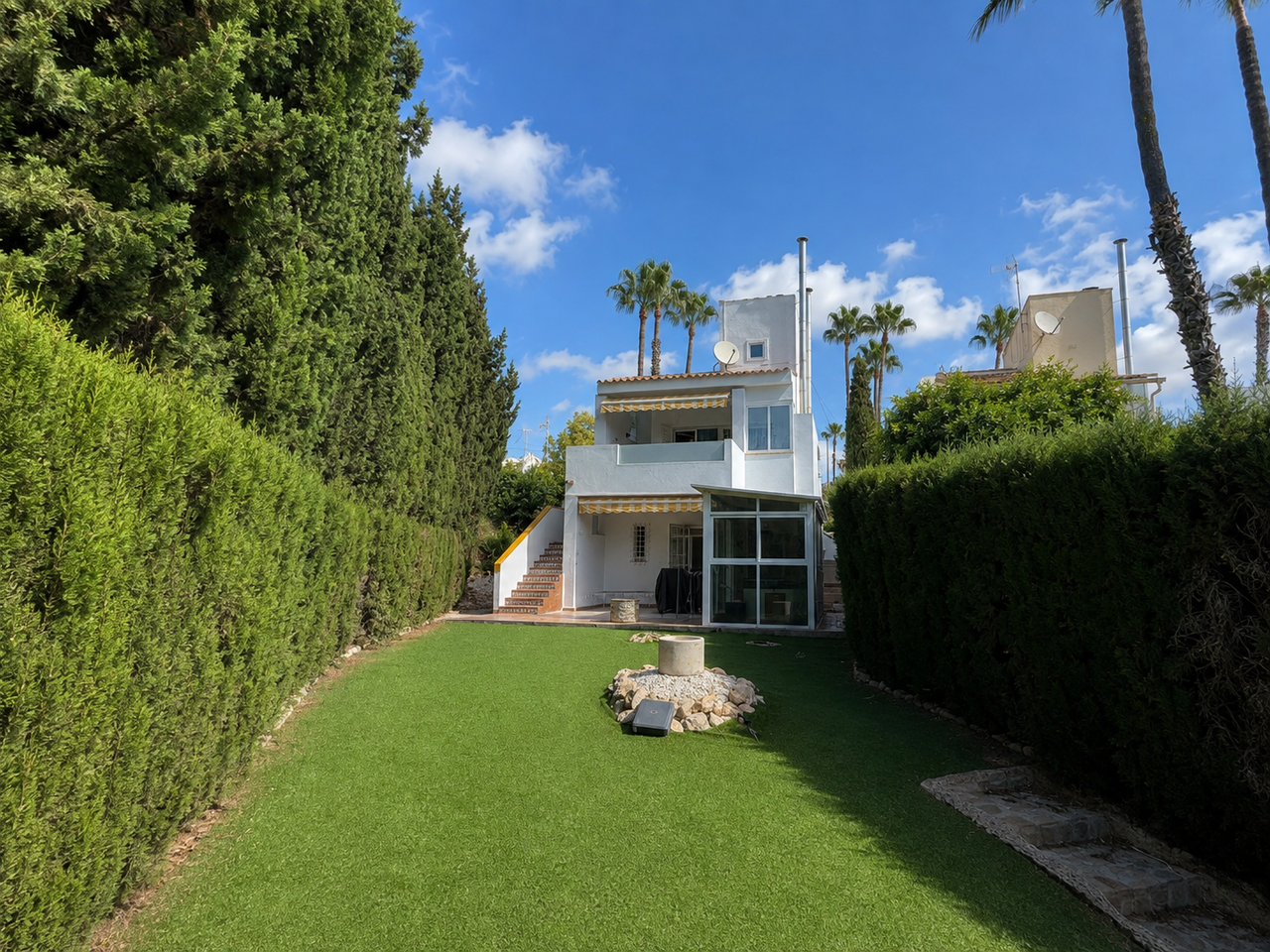 5B508EB1-E76D-4E5A-A9E7-21359F1F0254_xlarge Villa in Villamartin, Alicante