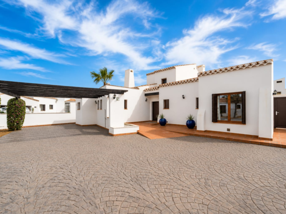 Villa for sale in El Valle Golf Resort