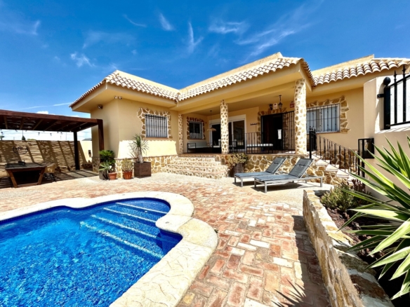 Villa for sale in La Zenia