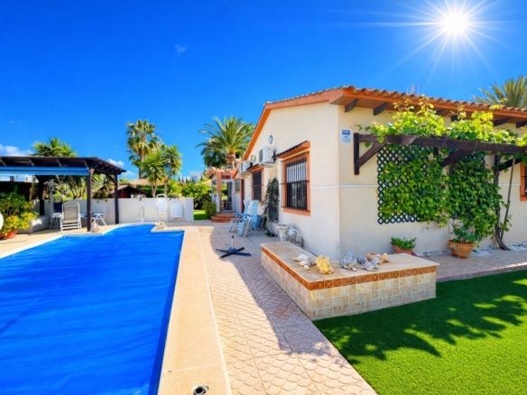 Villa for sale in Cabo Roig