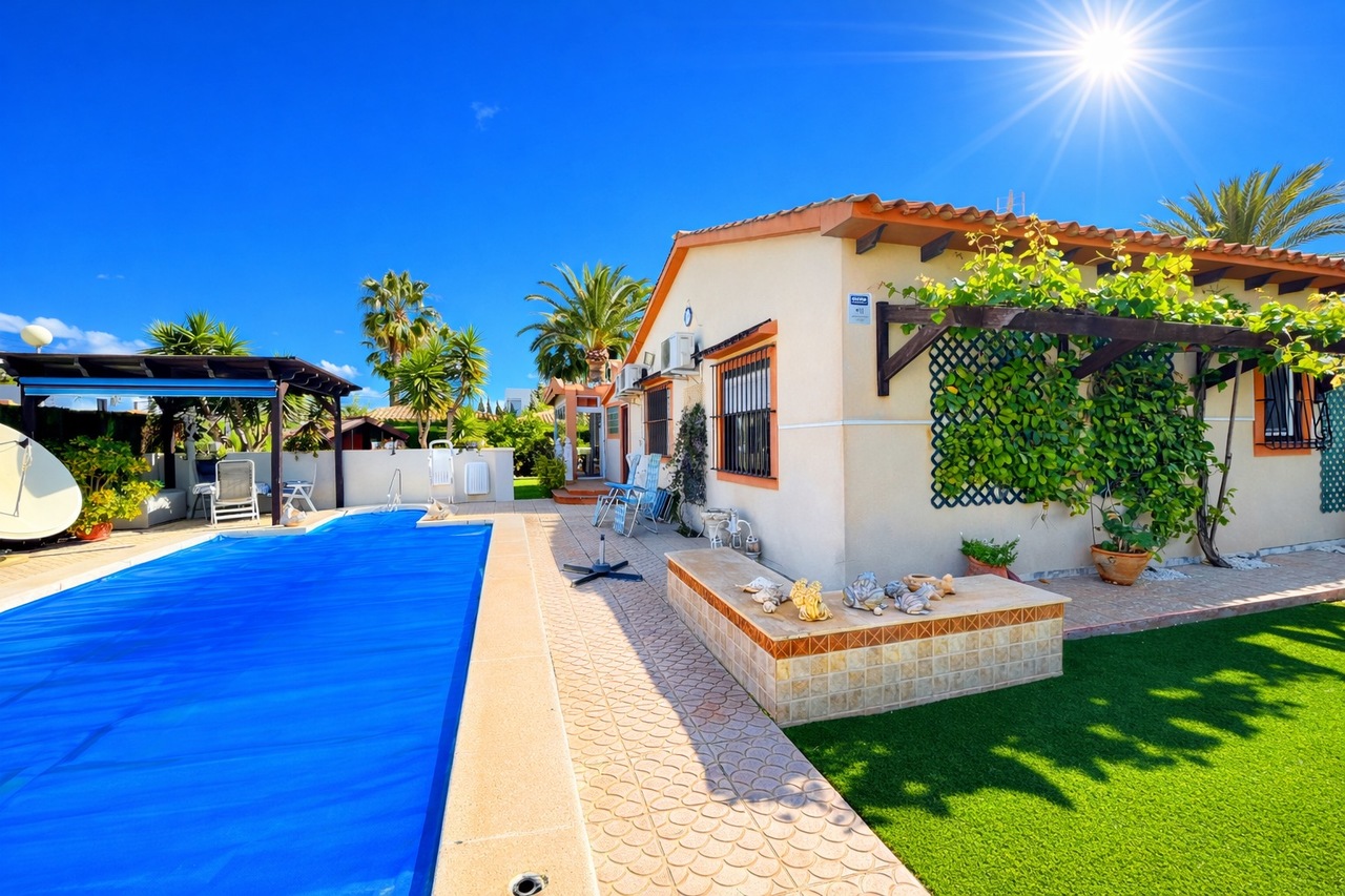 Image_21_xlarge.jpeg Villa for sale in Cabo Roig