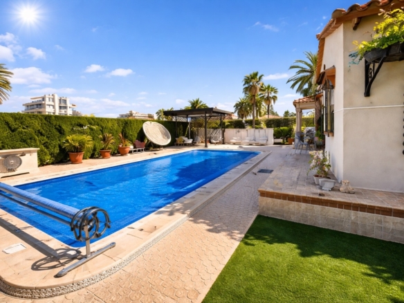 Villa for sale in Cabo Roig