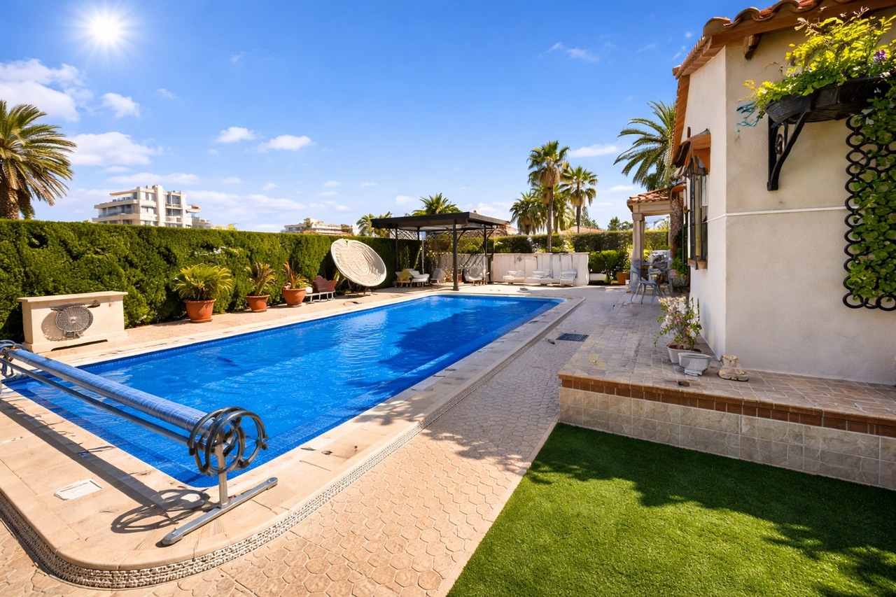 Image_9_xlarge.jpeg Villa for sale in Cabo Roig