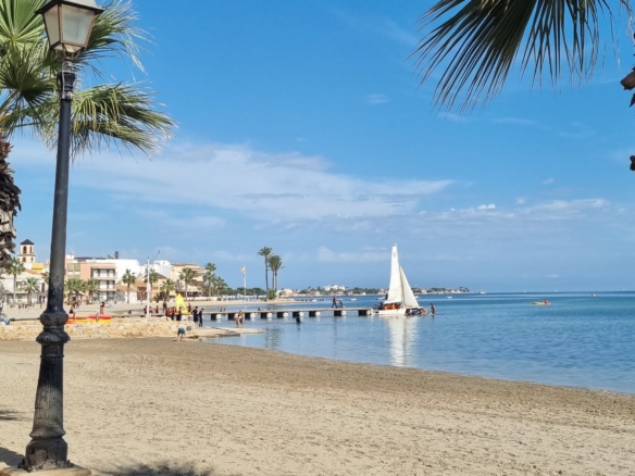2-Bedroom Apartment Just 250m from the Beach in Los Alcázares