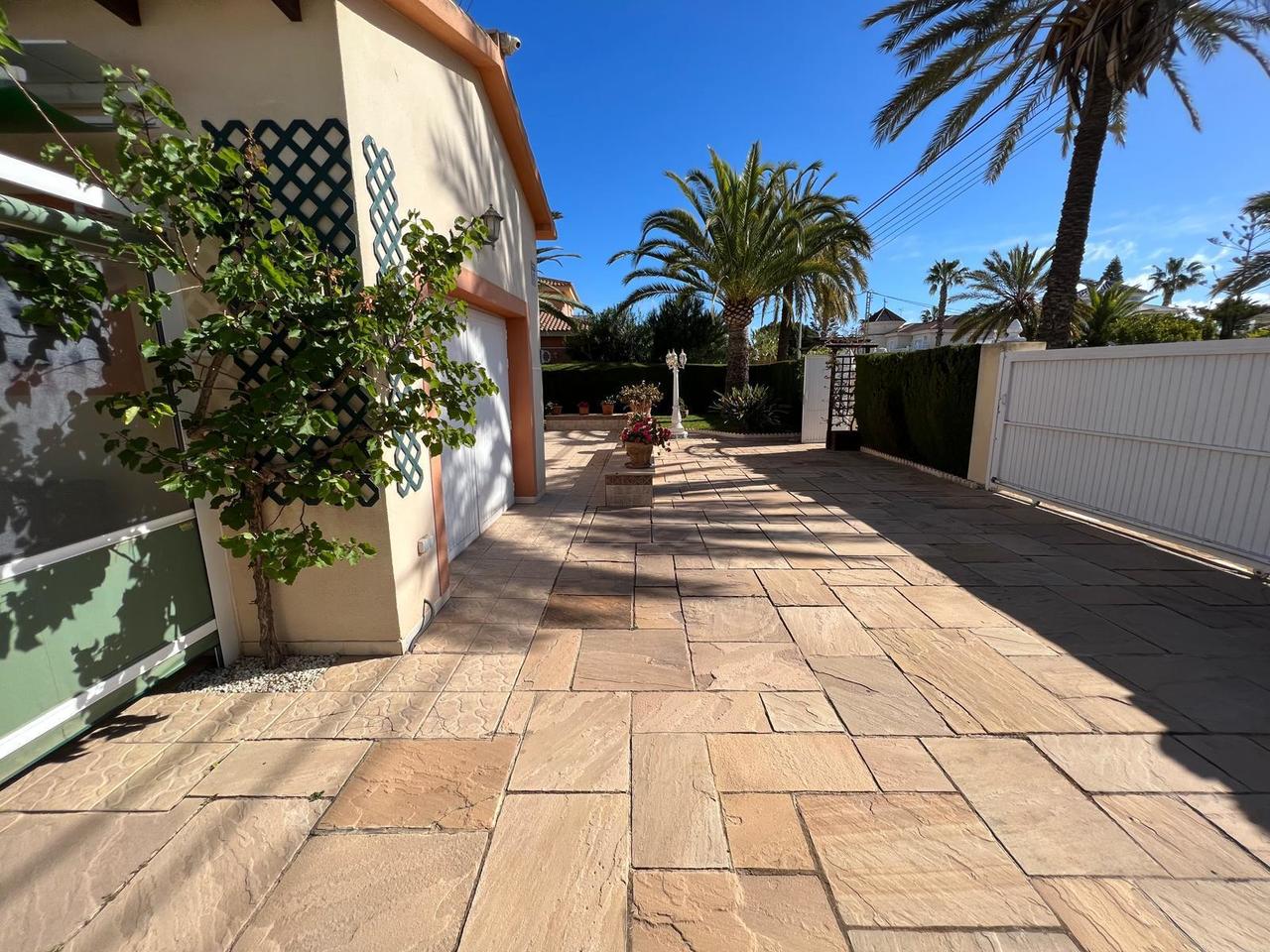WhatsApp_Image_2026-03-03_at_14.57.27__1__xlarge Villa in Cabo Roig, Alicante