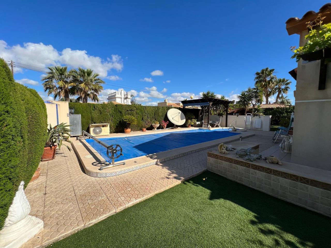 af81e688aa515d449695_xlarge Villa in Cabo Roig, Alicante