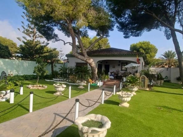Villa for sale in Orihuela Costa