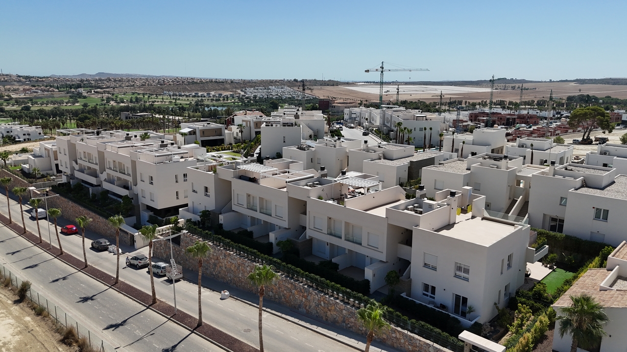 f446ebd2e9b9b1f2c4d8_xlarge Apartment in La Finca Golf Resort, Alicante