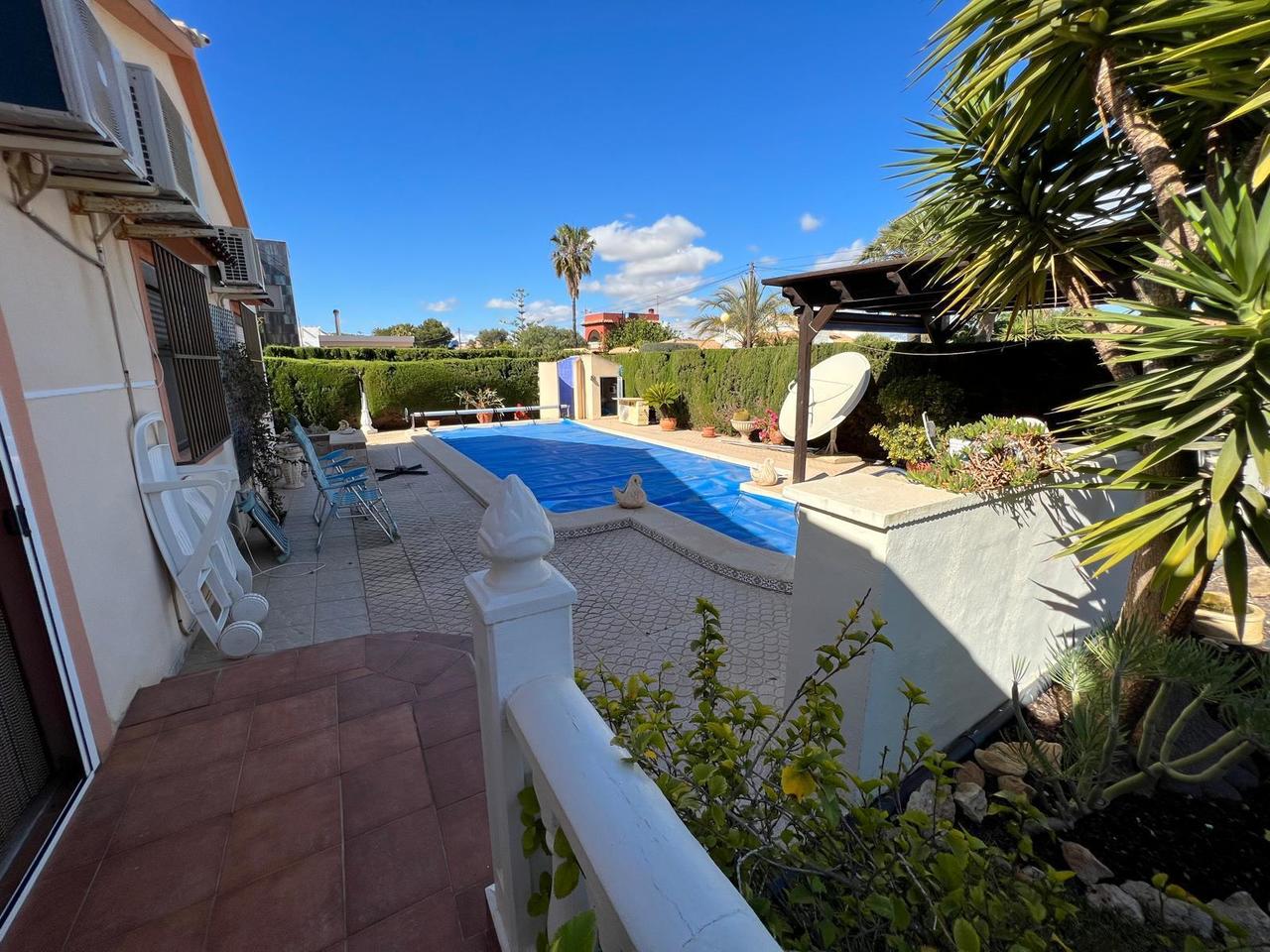 f9d054a8dfa5d975e612_xlarge Villa in Cabo Roig, Alicante