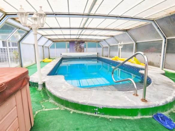 Villa for sale in Los Alcazares