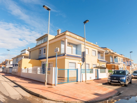 Town House for sale in Los Alcazares