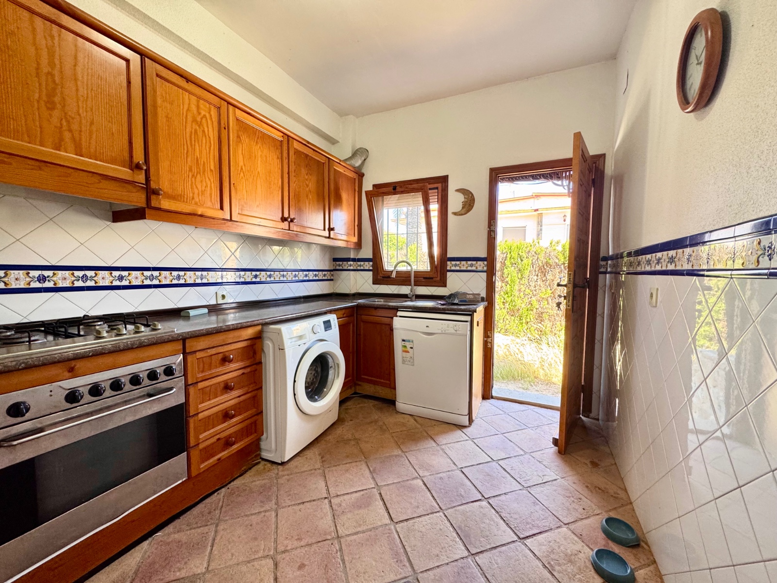 o_1jpg9cshqs1k168o11141r7n6te39 Villa in Orihuela Costa, Alicante