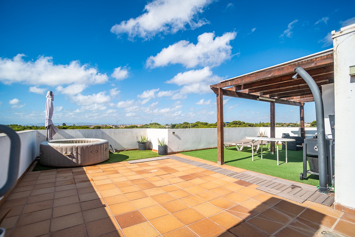 o_1jqu47alb1i8l69m180i18kj1ops2k.jpg Penthouse for sale in San Javier