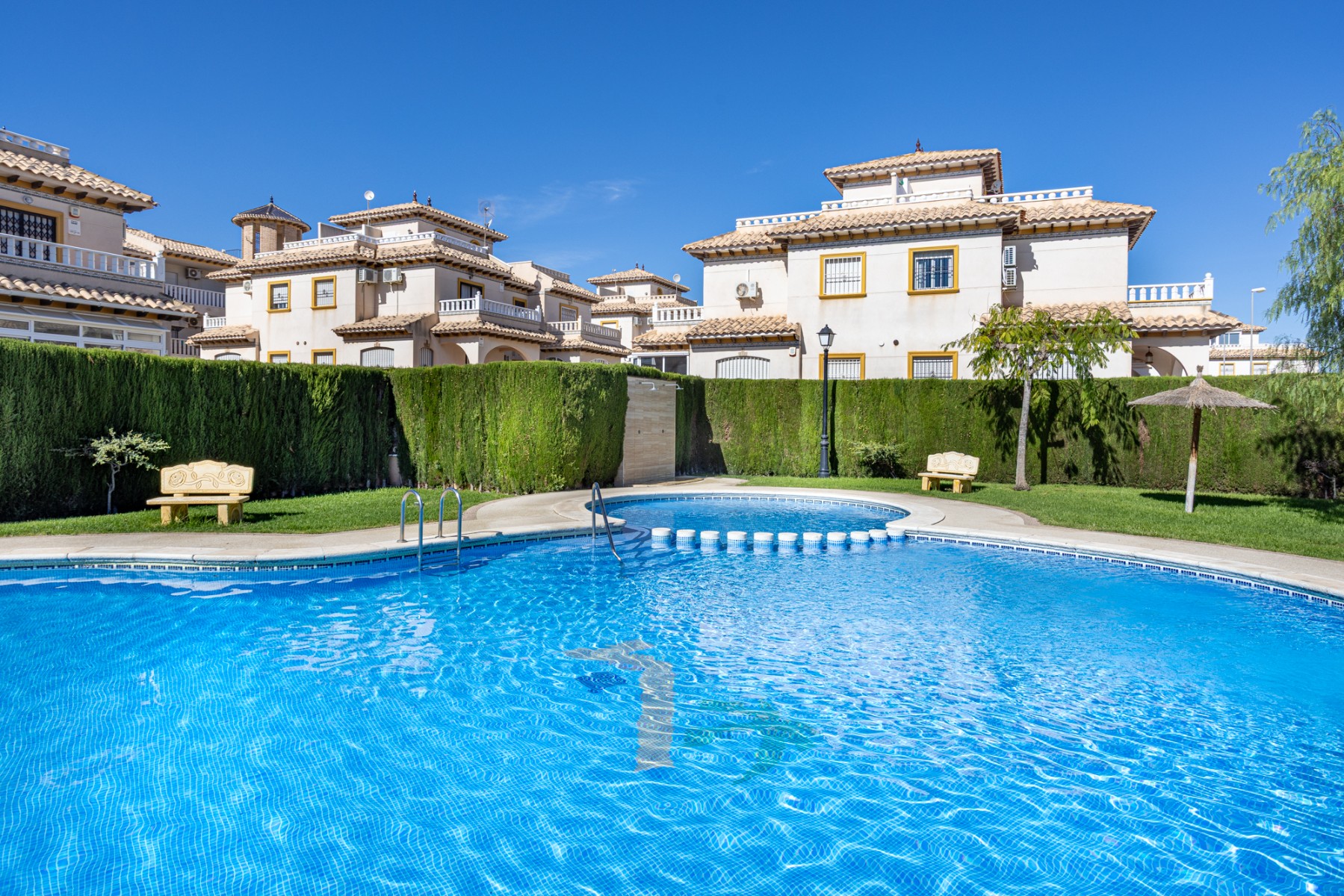 o_1jv3i2ggf1cc43q54rski3qp63s Town House in Cabo Roig, Alicante