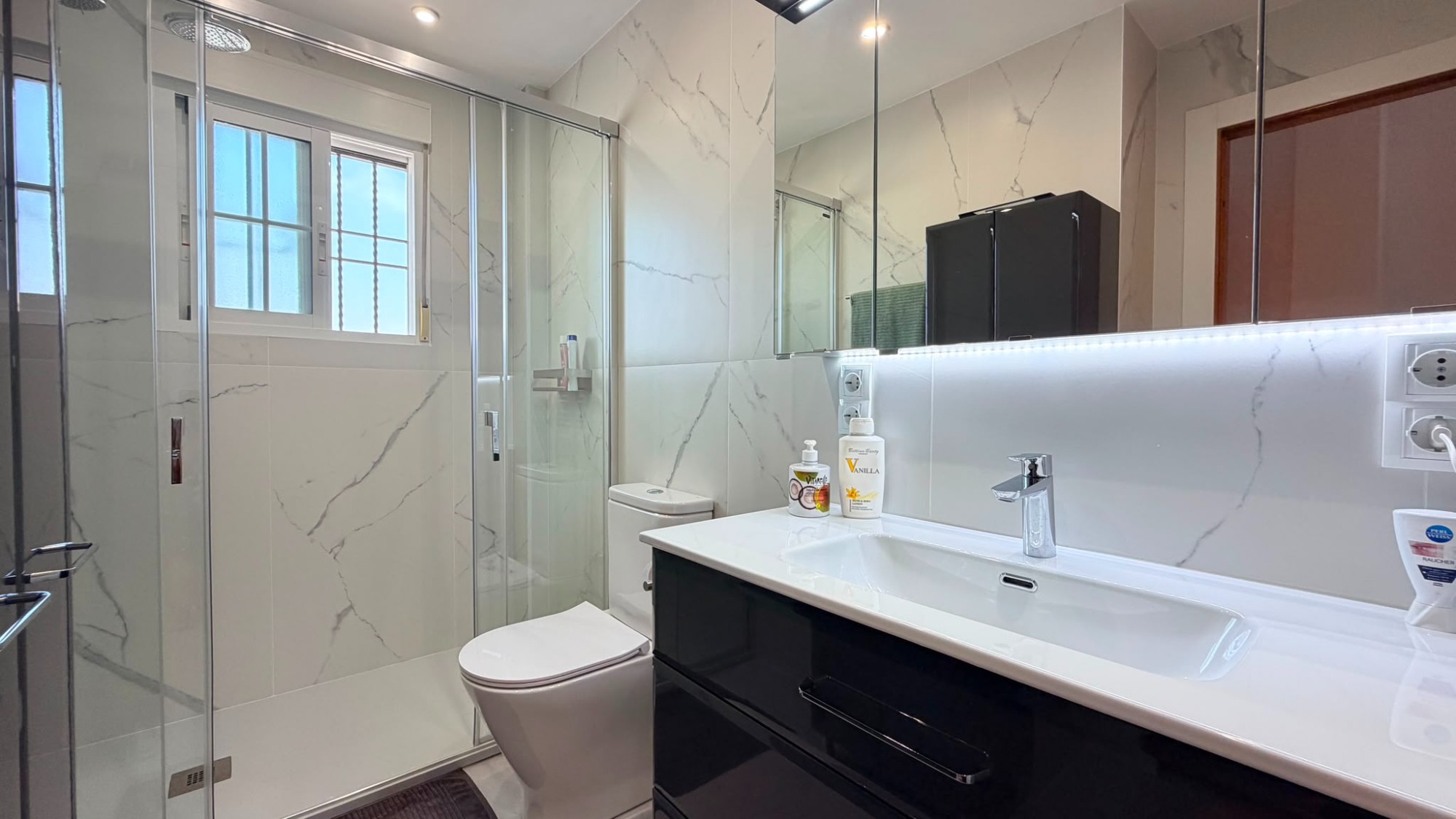 o_1jv3i2ggf1di51tn915tvm8s1i4t3e Town House in Cabo Roig, Alicante