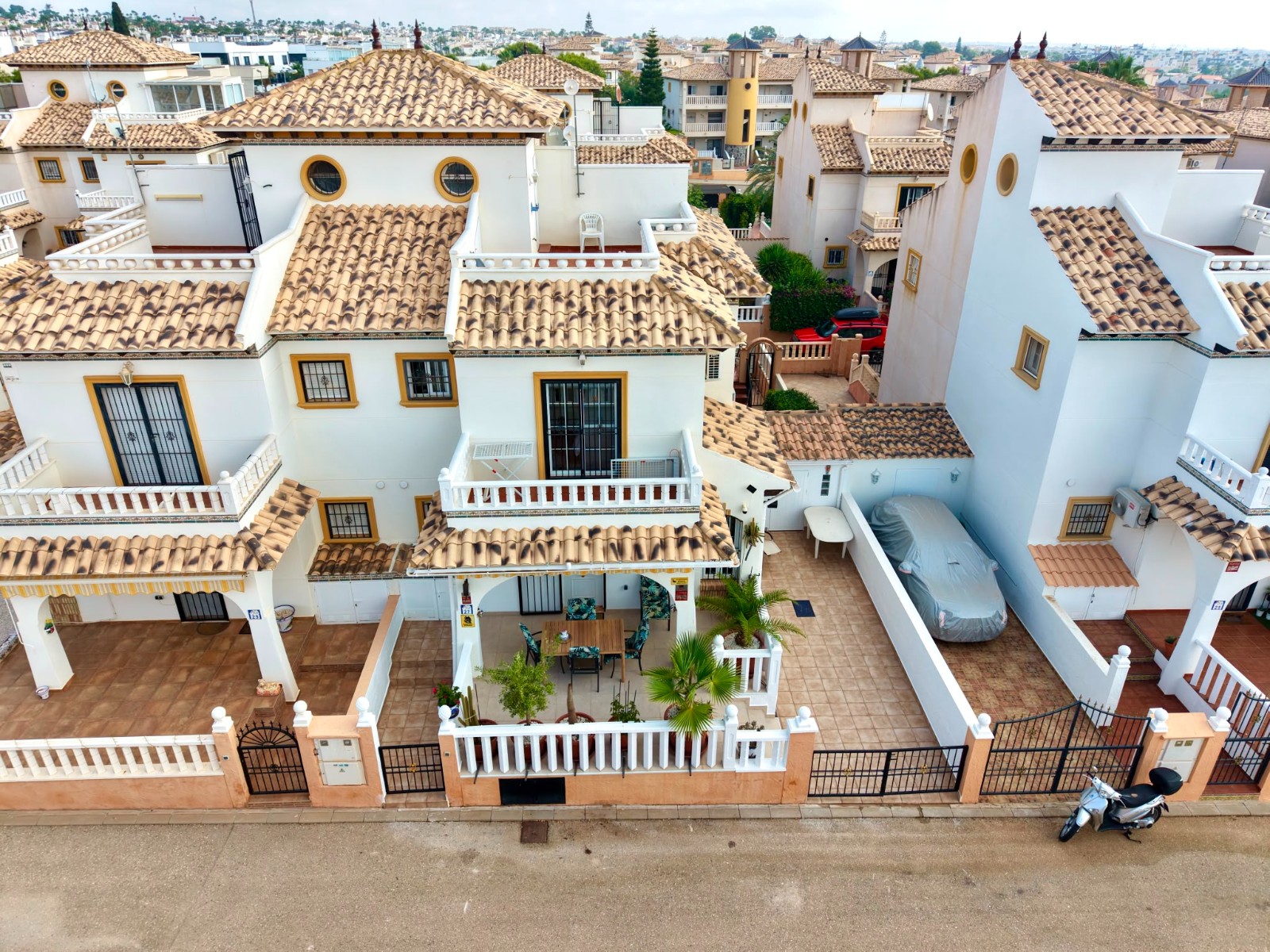 o_1jv3i2ggf1hqgomluihm8b18nu3h Town House in Cabo Roig, Alicante