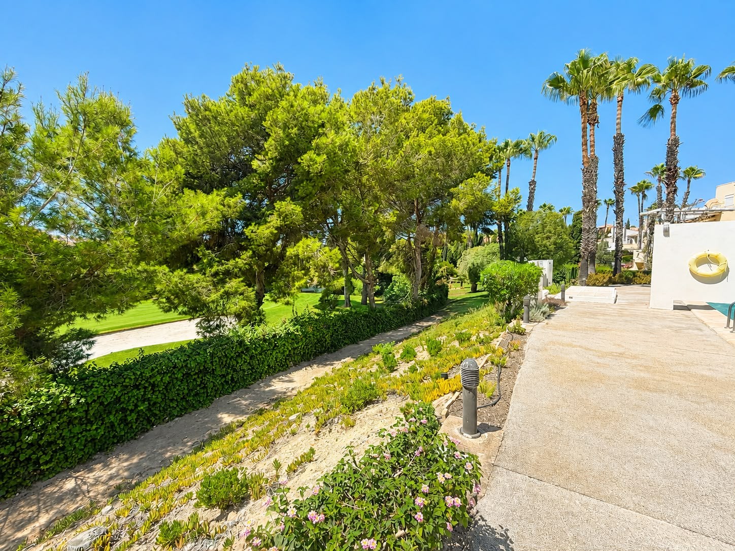 o_1jv8j38d0nogfpa43t15mmvmk3i Villa in Villamartin, Alicante