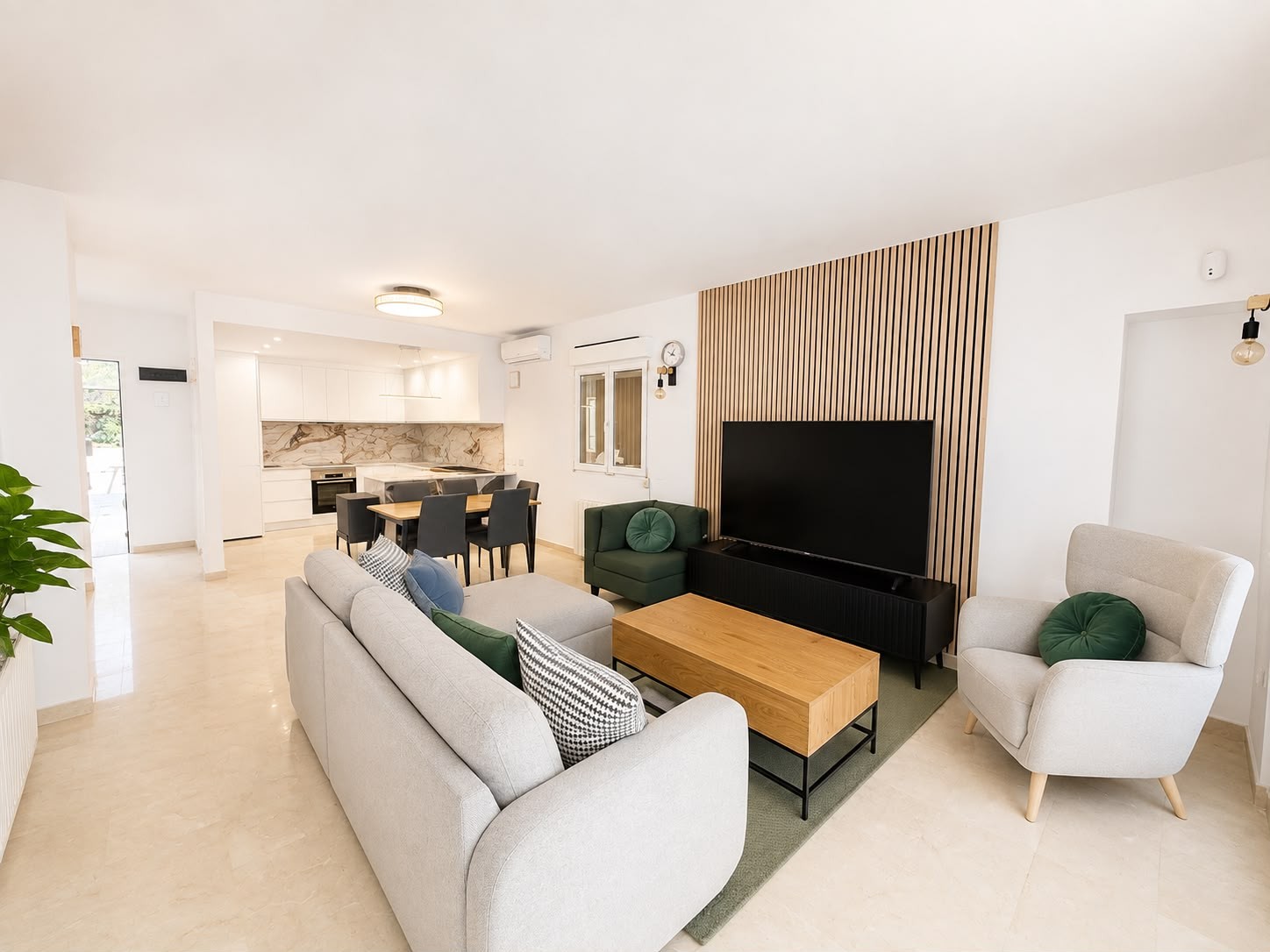 o_1jv8j38d0t64n2lghuvsv6n42s Villa in Villamartin, Alicante