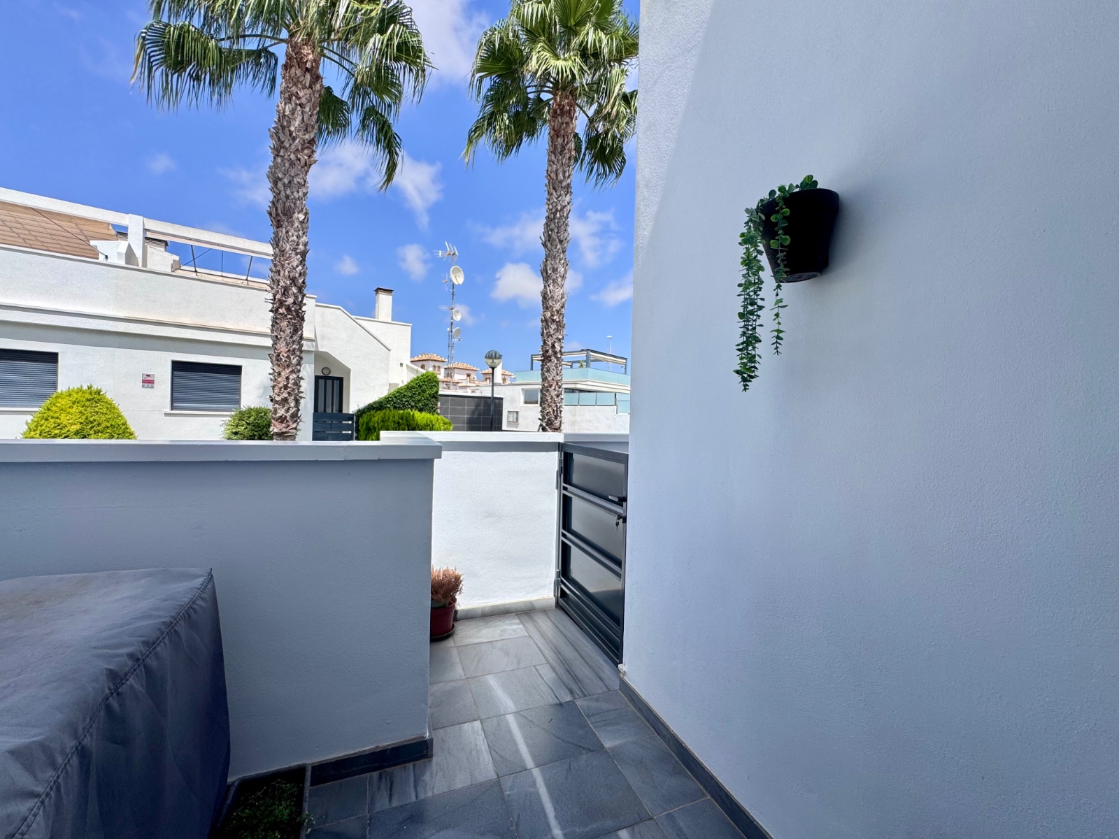 o_1k0i1ptnmujfo5bqhr1kn1od237 Town House in Cabo Roig, Alicante
