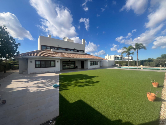 Villa for sale in Sucina