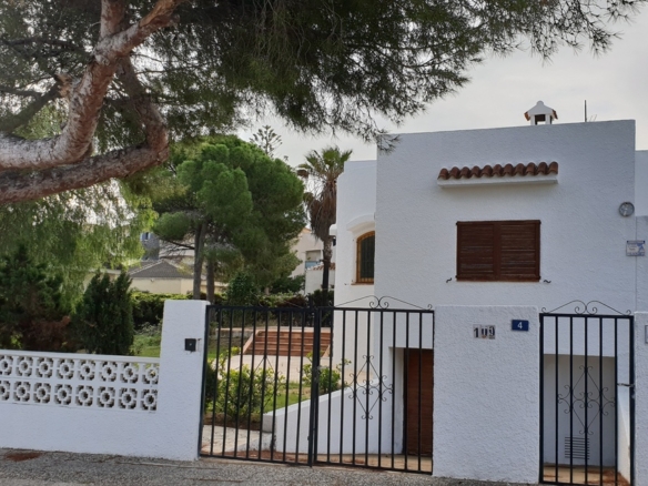 Villa for sale in La Zenia