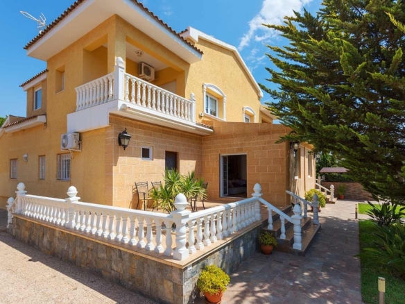 Villa for sale in Orihuela Costa
