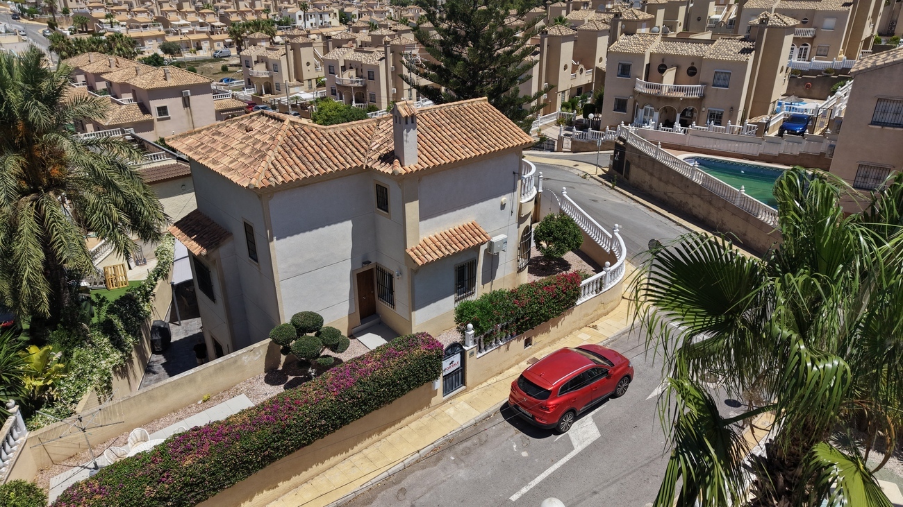 default Villa in Villamartin, Alicante
